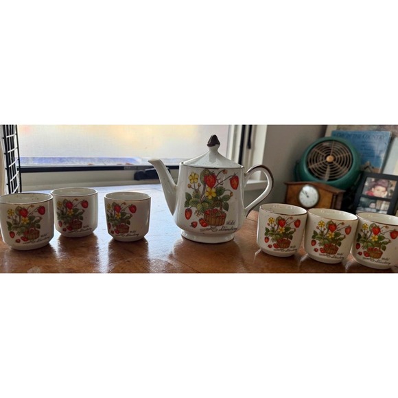 RARE VTG Wild Strawberry Tea Pot Coffee Mug Cups Ceramic Pottery Made Japan 70s - Picture 3 of 5